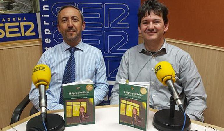 Rodrigo Muñoz Avia (d) es el autor de una de las recomendacioens de hoy