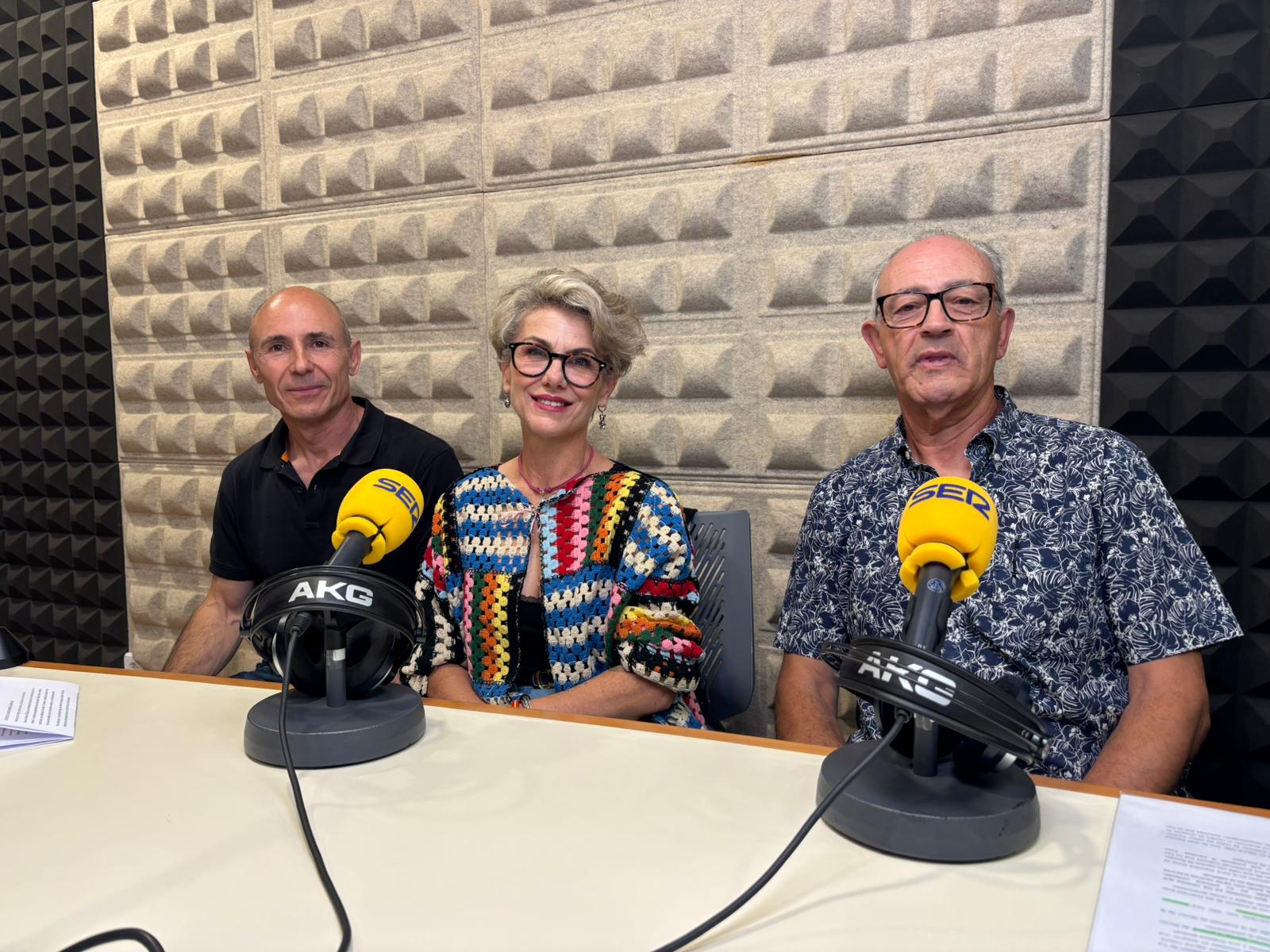 Daniel Caballo, Eva Olmo y José González, miembros de la Asociación de vecinos de la Ramira de Morón