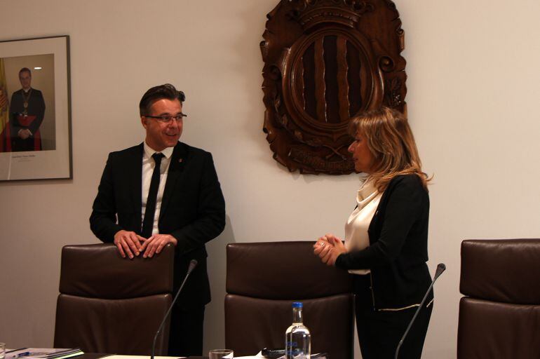 Conxita Marsol i Marc Pons, cònsols d'Andorra la Vella, a la sessió de comú d'ahir