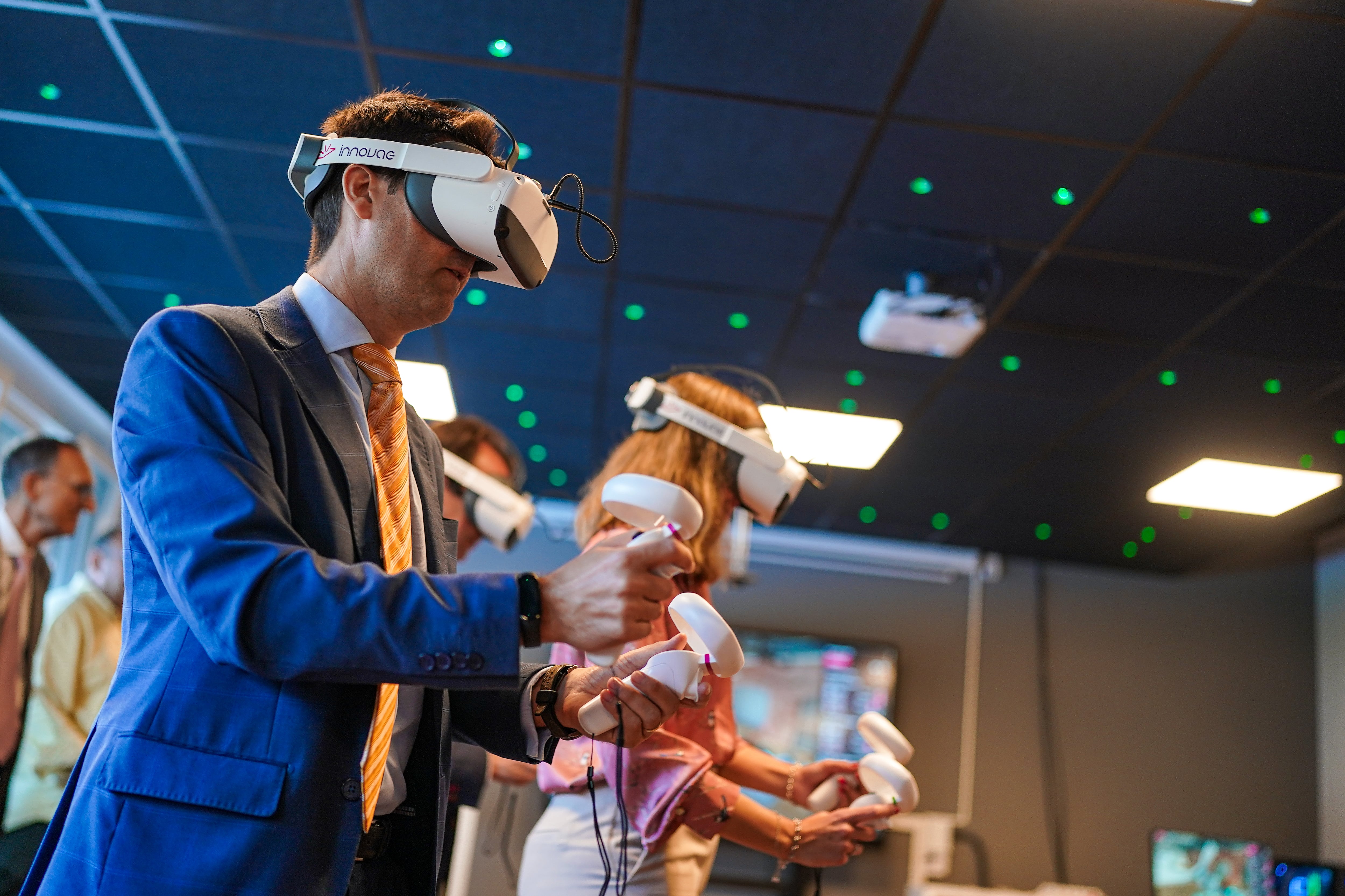 Emilio Viciana, consejero de Educación de la Comunidad de Madrid, en su visita al IES Luis Vives de Leganés