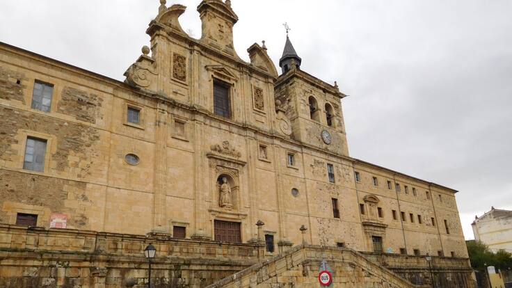 El imponente e incompleto Colegio villafranquino de San Nicolás (26/11/2020)