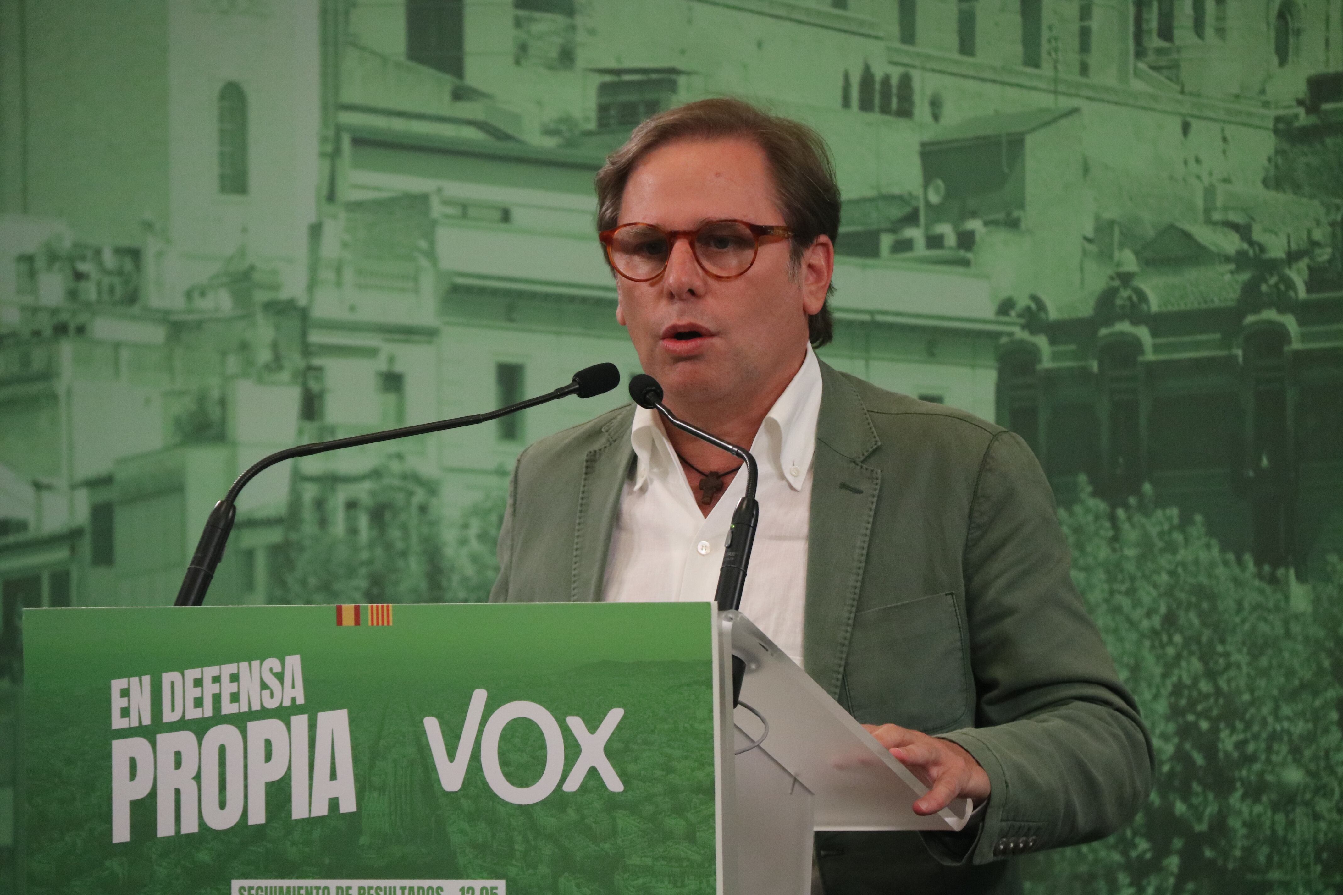 El director de campanya de Vox, Joan Garriga, en roda de premsa valorant les enquestes