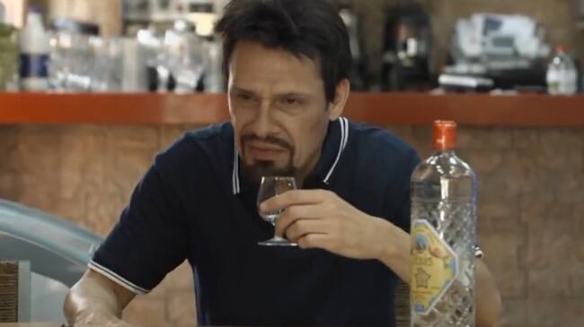 El imitador de Pablo Iglesias durante la parodia en Polònia