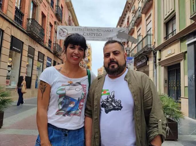 Teresa Rodríguez junto a Mariano Díaz, candidato a la alcaldía en Linares.