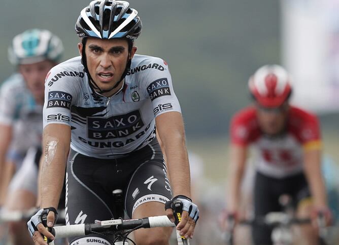 El corredor español del Saxo Bank, Alberto Contador, al término de la octava etapa del Tour de Francia disputada entre Aigurande y Super-Besse Sancy