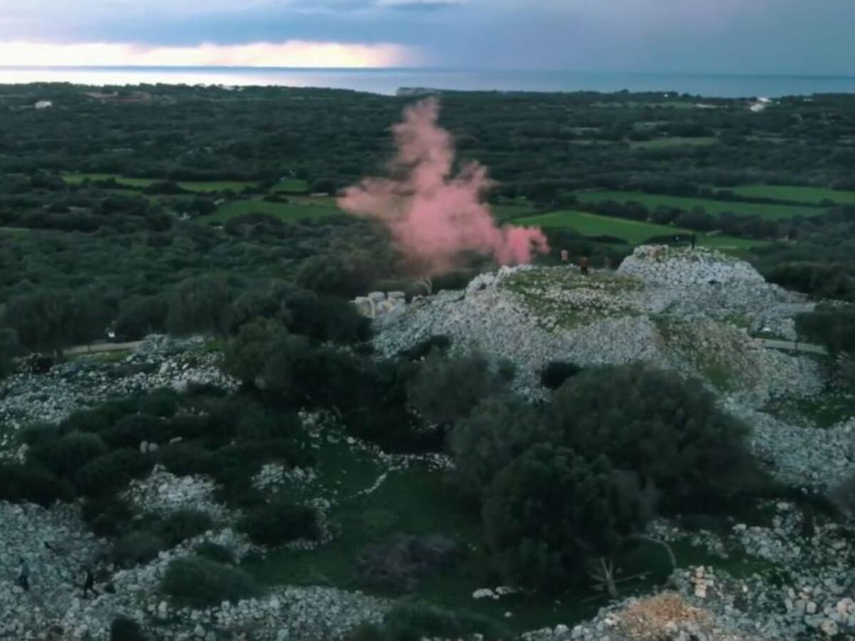 Menorca se suma amb 5 punts a l'encesa de torres i talaiots pels drets humans