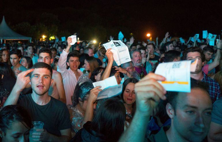 El Dj francés David Guetta ha cancelado el concierto que tenía previsto ofrecer a última hora del sábado en la Campa de la Magadalena de Santander por &quot;problemas técnicos en el avión privado&quot; que debería haberle trasladado desde Moscú hasta la capital cán