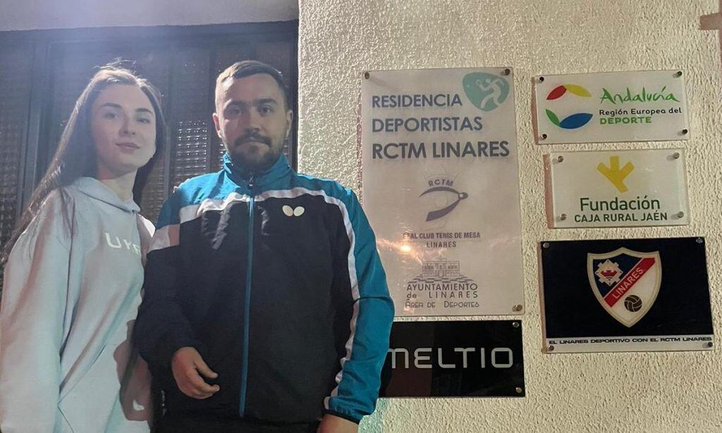 Iván Mai, palista ucraniano, y su esposa, Kate, en su estancia en la residencia deportiva del RCTM Linares.