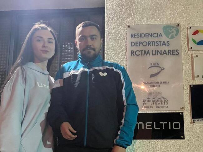 Iván Mai, palista ucraniano, y su esposa, Kate, en su estancia en la residencia deportiva del RCTM Linares.