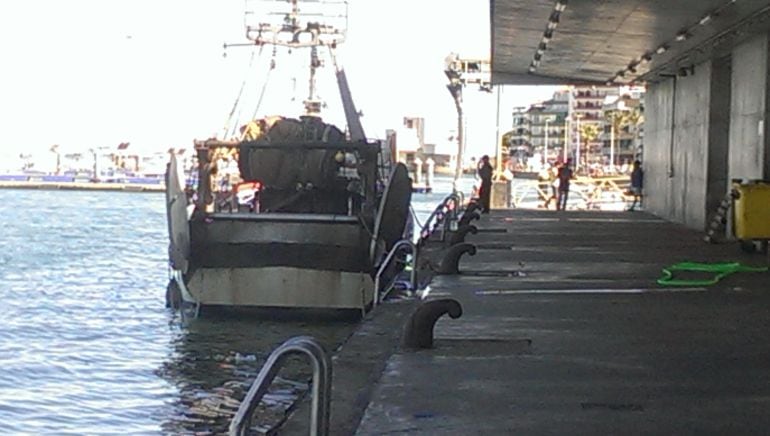 Imagen del barco situado en el puerto de Punta Umbría.