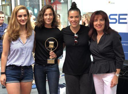 Las campeonas bidasotarras de la Real Sociedad reciben su merecido premio