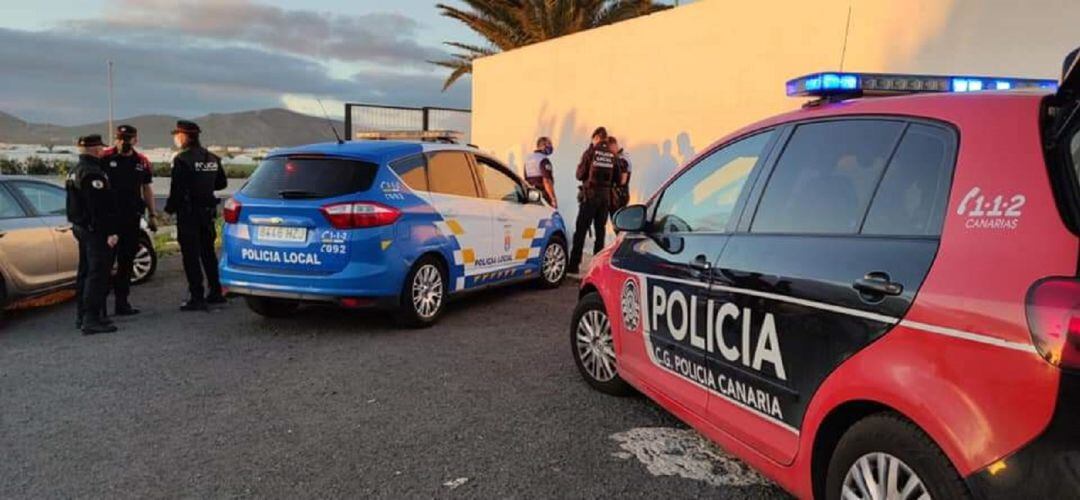Control conjunto de la Policía Local de Arrecife y la Policía Canaria.
