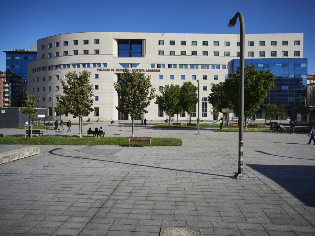 Fachada del Palacio de Justicia de Pamplona