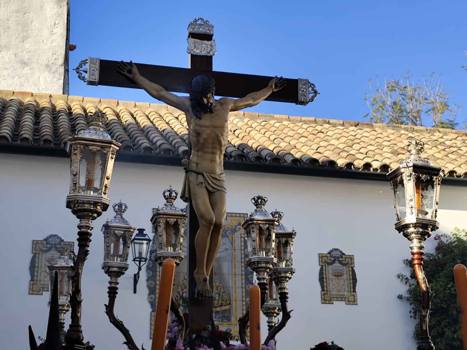 El Cristo de la Clemencia, de la hermandad de Los Dolores inicia su estación de penitencia