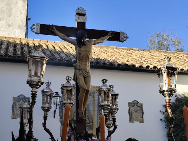 El Cristo de la Clemencia, de la hermandad de Los Dolores inicia su estación de penitencia