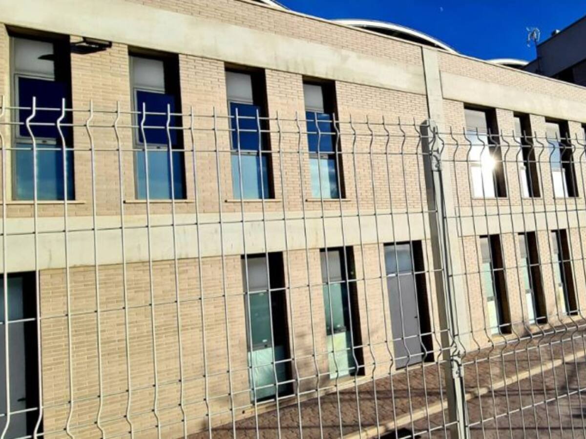 Elda renueva el vallado del Nuevo Pepico Amat y la Pista de Atletismo