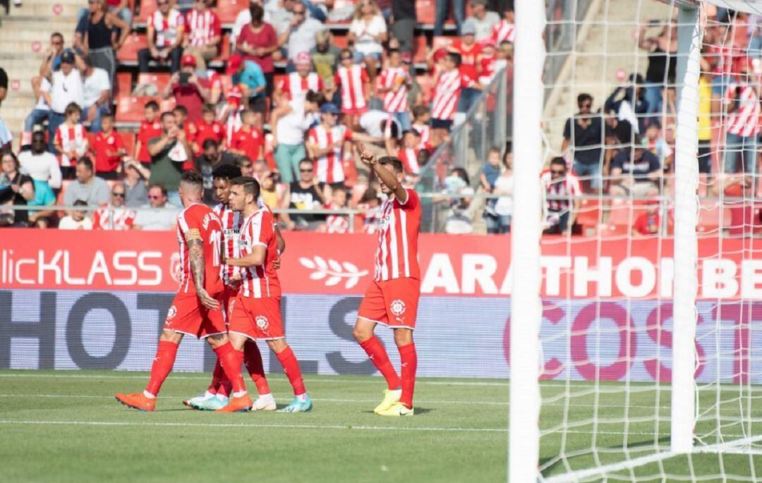 Stuani celebra l'últim gol de penal.