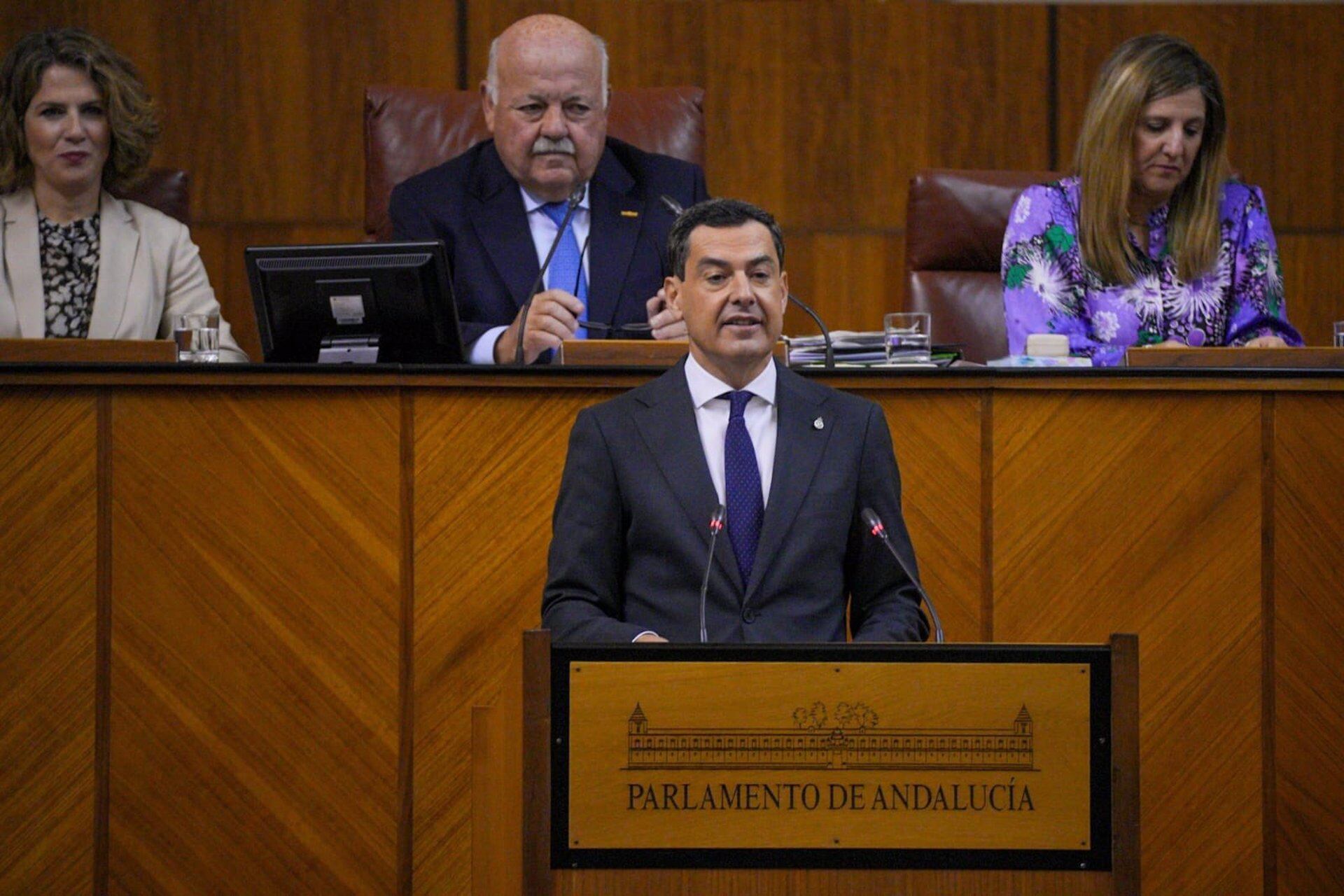 El presidente de la Junta de Andalucía, Juanma Moreno, interviene en el debate sobre el estado de la Comunidad.