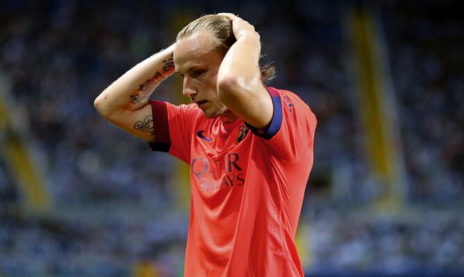 Rakitic se lamenta durante el empate ante el Málaga.