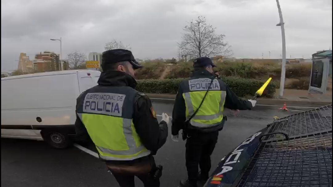 Control de la Policía Nacional en la avenida de Dénia