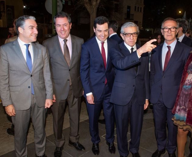 De izq a dcha, el consejero de la Presidencia de la Junta de Andalucía, Elías Bendodo, el alcalde de Sevilla, Juan Espadas, el presidente de la Junta, Juanma Moreno, el presidente de la Fundación Unicaja, Braulio Medel y el ministro de Cultura, José Guirao, durante la inauguración de la mayor muestra del legado que puede verse en la exposición &#039;&#039;Los Machado vuelven a Sevilla&quot;, que reúne en la capital hispalense el legado recabado en quince años de trabajo por la Fundación Unicaja.