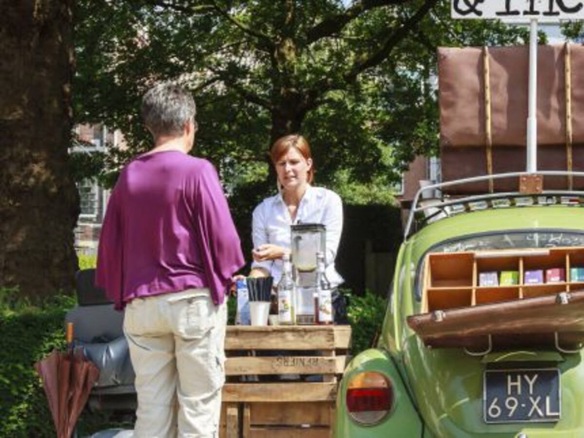 Porque se puede abrir un bar sin local o un cine sin patio de butacas