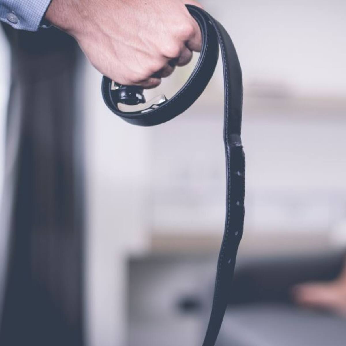 Piden 44 años de cárcel a unos padres adoptivos por intentar asesinar a su hijo