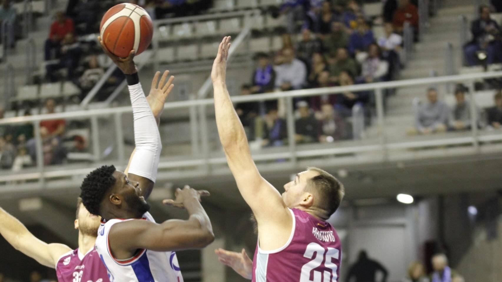 Imagen del partido entre HLA Alicante y Força Lleida jugado en el Pedro Ferrándiz. Foto: HLA Alicante