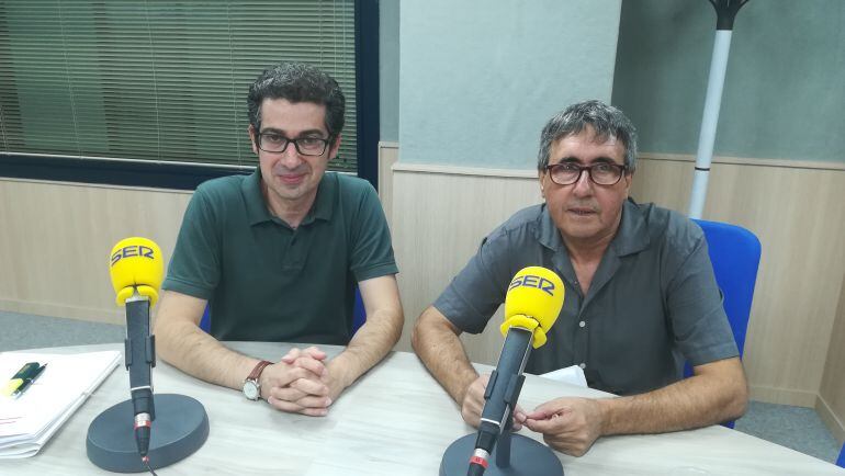 El técnico de Mercados, javier Paterna, y el edil de Mercados, Vicente Deltell, en Elda 