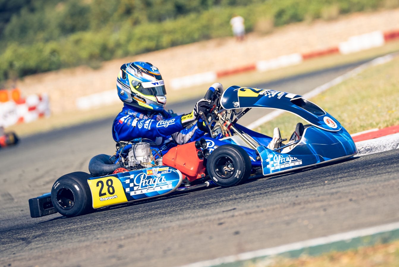 Nerea Martí, con su car.