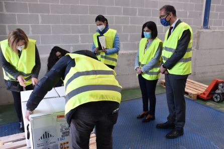 Ministra y Consejero presencian la recepción del nuevo lote de vacunas de la farmacéutica Pfizer llegado al Principado