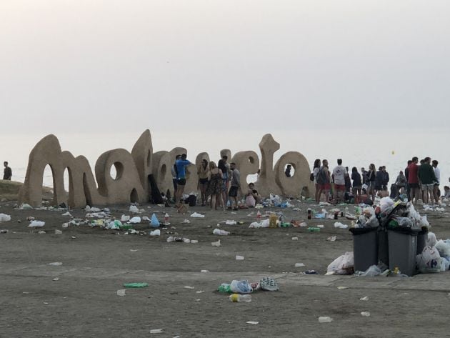 Situación de la playa de La Malagueta este lunes sobre las siete de la mañana