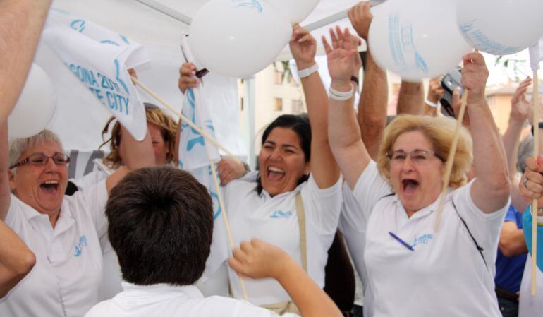 Ciutadans celebrant el dia de la proclamació de Tarragona com a seu.