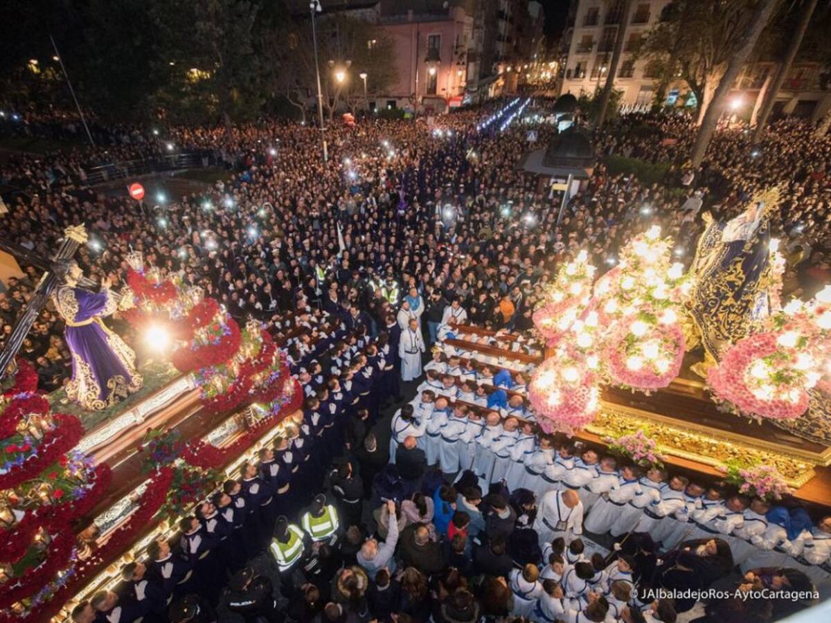 El 'Encuentro' de Nuestro Padre Jesús Nazareno y la Stma Virgen Dolorosa tuvo lugar en la calle del Carmen
