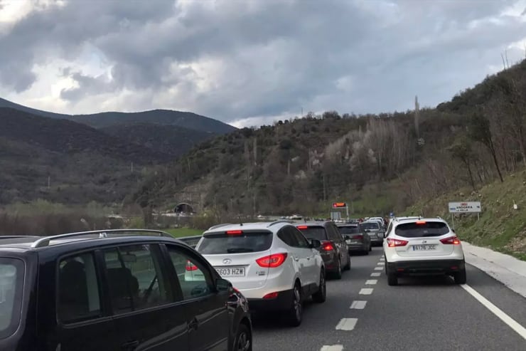 Cues per entrar des d'Espanya a la N-145