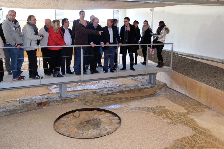 El presidente de la Junta Castilla y León, Juan Vicente Herrera, en la reapertura de la Villa Romana de Camarzana de Tera