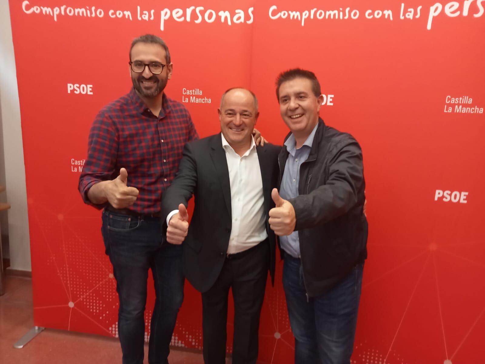 Sergio Gutiérrez (secretario de Organización del PSOE de Castilla-La Mancha); Emilio Sáez (alcalde y candidato a la reelección) y Santiago Cabañero (presidente de la Diputación y secretario general del PSOE de Albacete)