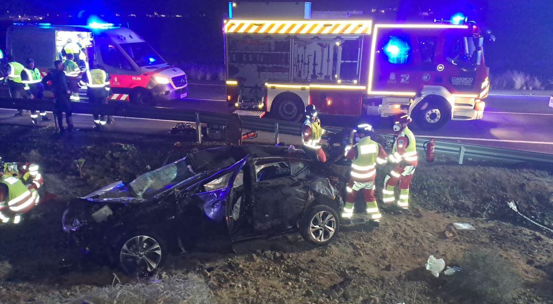 Coche accidentado en LZ-40, en Lanzarote.