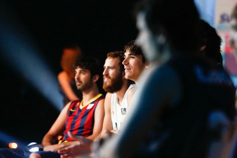 Carlos Suárez junto a Navarro y Sergio Rodríguez en la presentación de la liga Endesa.