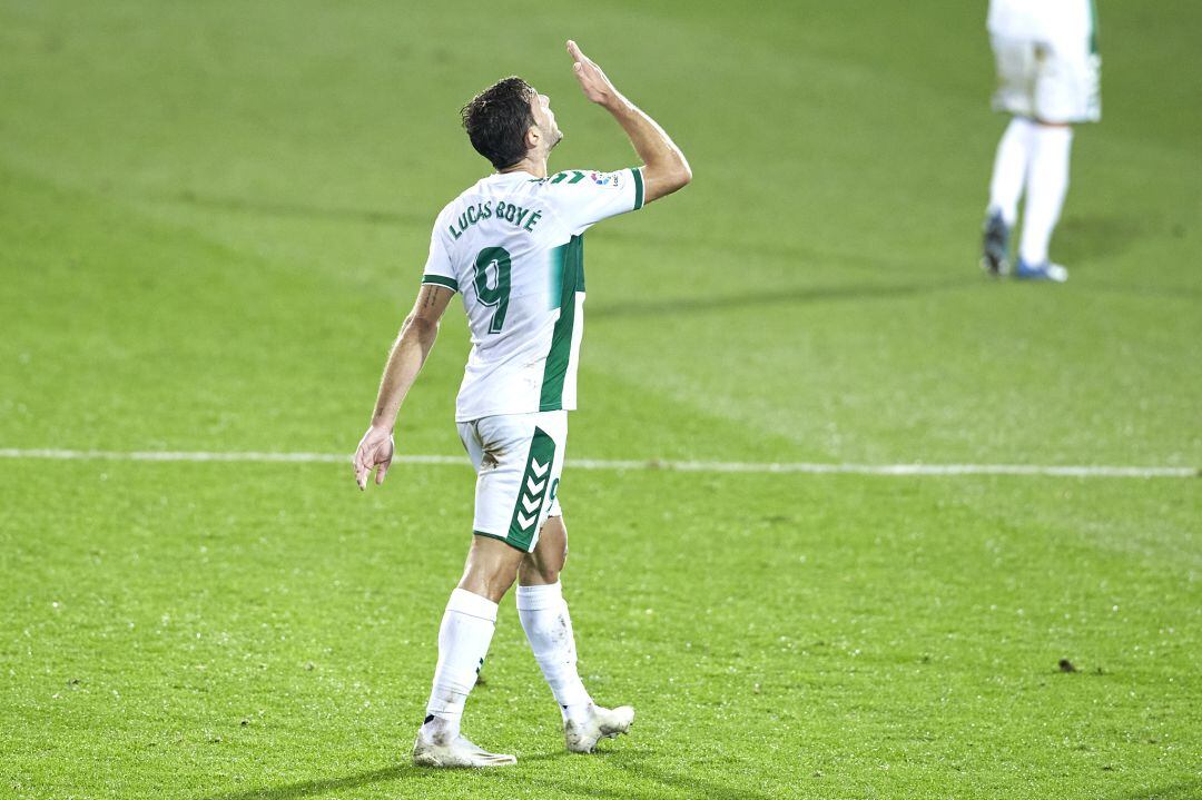 Lucas Boyé celebra su gol en Eibar mirando al cielo