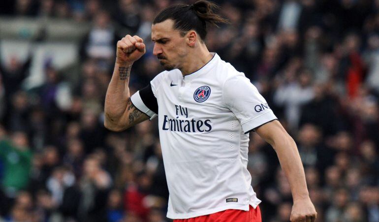 Zlatan Ibrahimovic celebra un gol ante el Burdeos