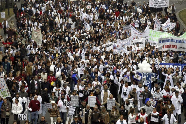 Una nueva 'marea blanca' recorre las calles de Madrid en defensa de la sanidad pública