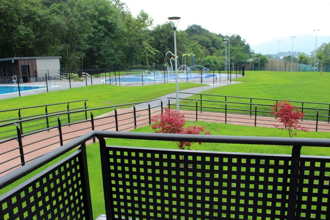 Piscinas al aire libre del Espacio Deportivo San Marcial Txingudi.