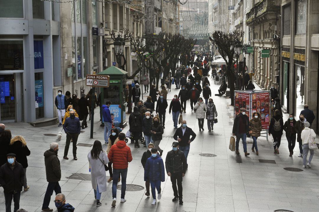 Gente paseando por la calle 