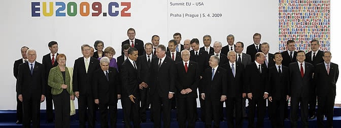 Foto de grupo de la cumbre de Praga entre la UE y EEUU