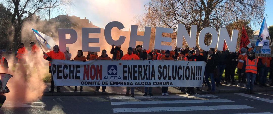 Protesta de empleados de Alcoa en Santiago.