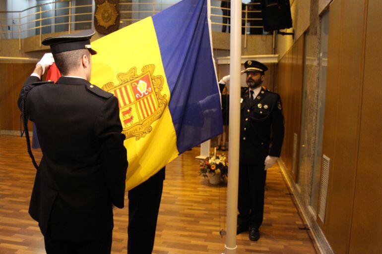 Un moment de l'acte de jurament dels nous agents de Policia
