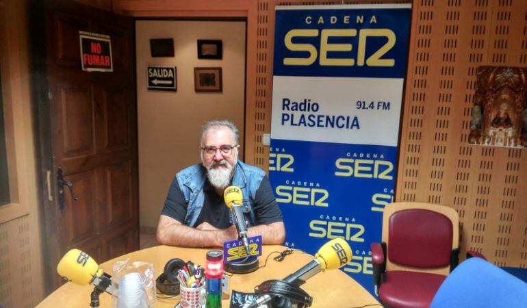 Esteban Marquez, secretario de Motor Club Rolling Custom en los estudios de SER Norte de Extremadura