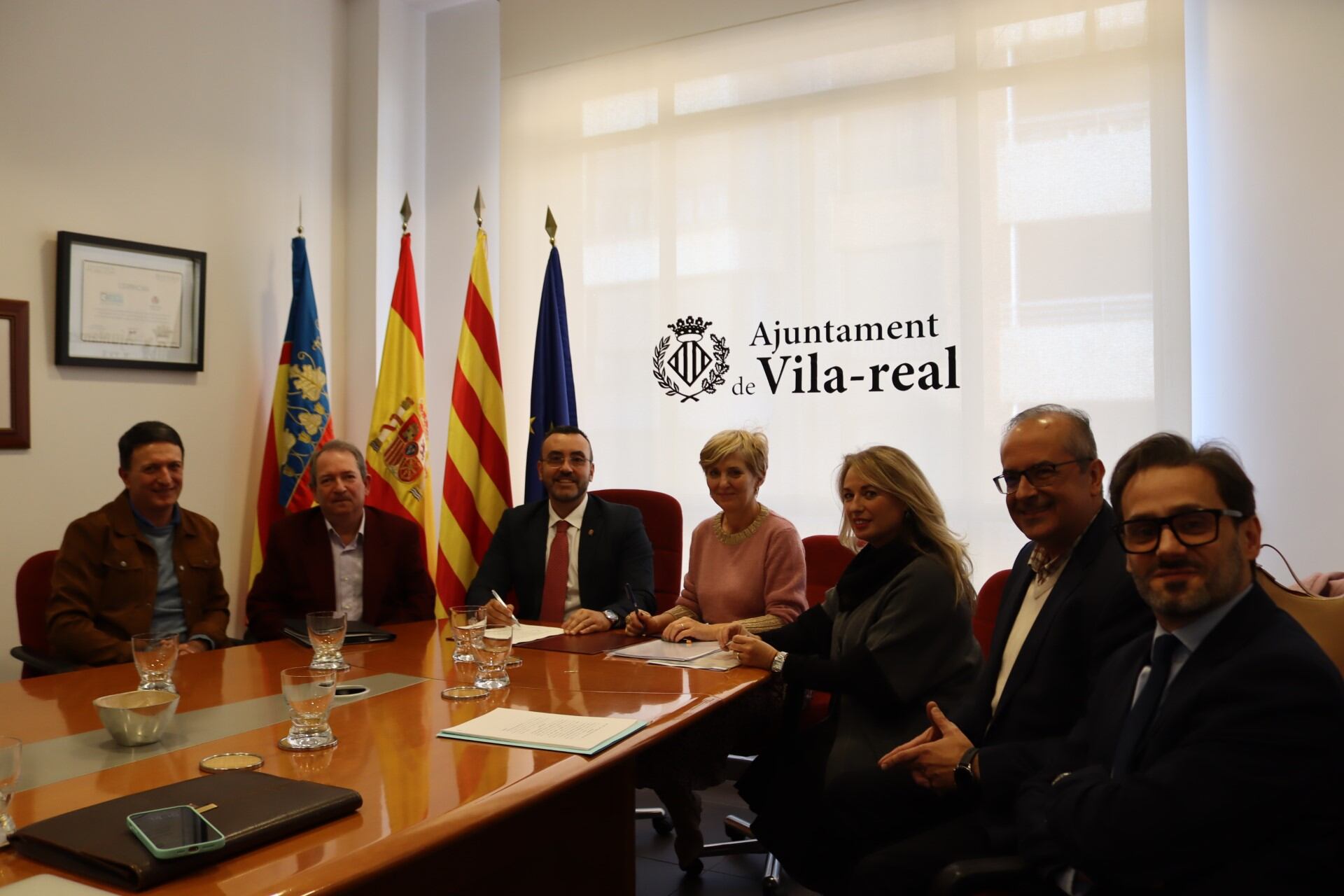 Vila-real firma un acuerdo histórico para la incorporación de la casa museo de Llorens Poy al patrimonio municipal.