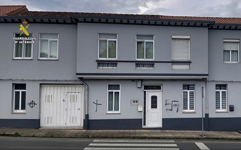 Pintadas que se relacionan con el detenido en Cariño. Foto/Guardia Civil